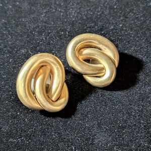 Elegant Gold Knot Earrings